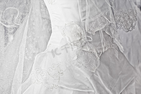 婚纱教堂摄影照片_婚纱店里的婚纱、时尚和风格