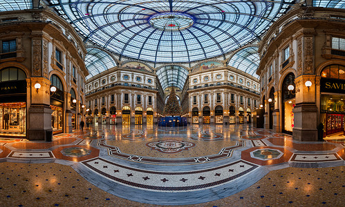 二维码排版摄影照片_维托里奥·埃马努埃莱二世长廊的马赛克地板和玻璃圆顶