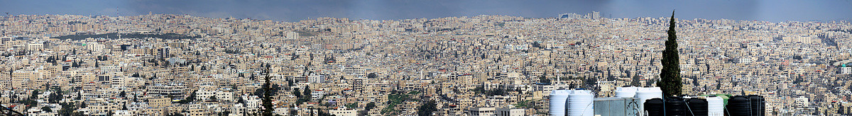 从约旦王国首都安曼的不太好的发展中获得的高分辨率全景图。