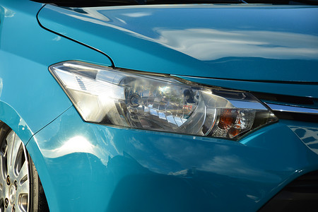 丰田卡罗拉车头​​灯在帕赛的 Bumper to Bumper 汽车展上，