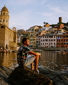 意大利五渔村 Vernazza 风景如画的沿海村庄。