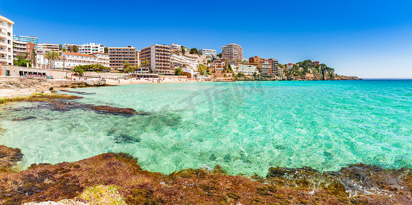 西班牙 马略卡岛帕尔马，卡拉马约尔海边美丽的海滩