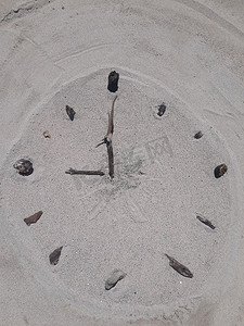 沙子和棍子海滩钟面 9 点钟