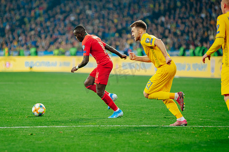 2020 年欧洲杯预选赛乌克兰对葡萄牙在奥林匹克体育场的足球比赛