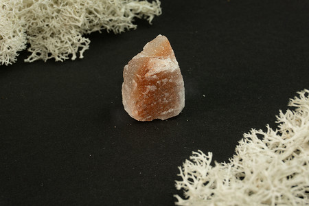 巴基斯坦摄影照片_来自巴基斯坦的石盐或岩盐。