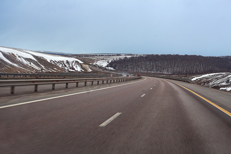 路槽雪山