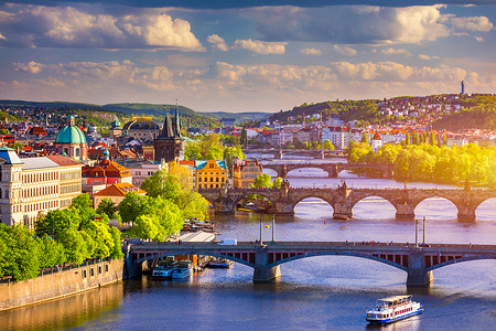 伏尔塔瓦河和布拉格历史中心的风景，bui
