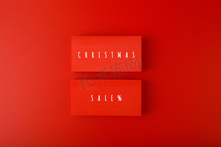 红色的圣诞销售最小概念