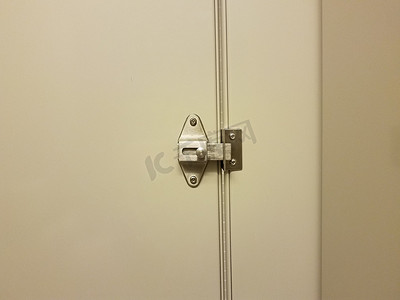 锁着的浴室或卫生间隔间门或插销