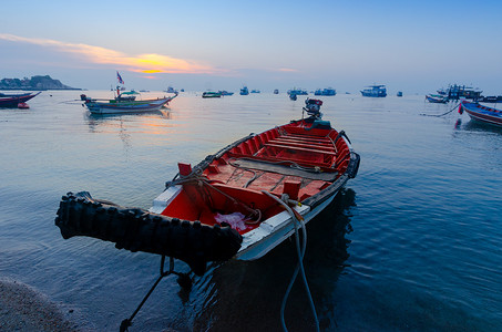 日落时抛锚的渔船，泰国涛岛
