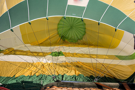 蒙古摄影照片_起飞前的热气球