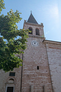 斯佩洛教堂钟楼的细节