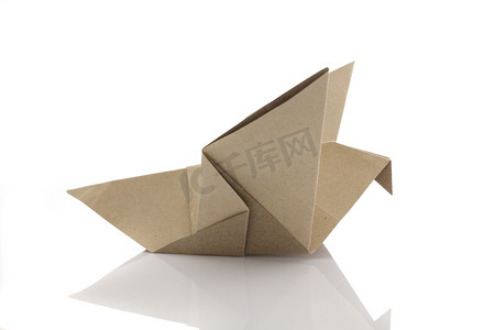 纸艺折纸摄影照片_回收纸艺折纸鸟