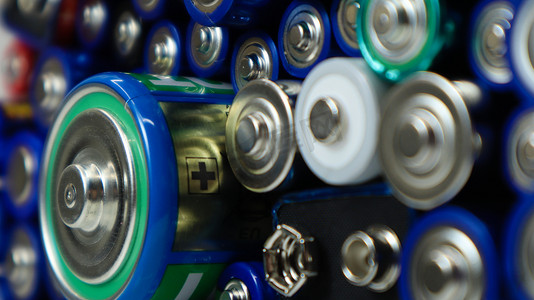收集大量废旧家用碱性电池（AA、AAA、PP3、D、C）进行回收。