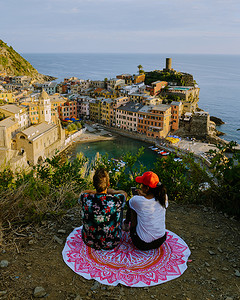 vernazza摄影照片_意大利五渔村 Vernazza 风景如画的沿海村庄。