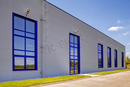 立面斜线摄影照片_工业建筑的铝立面