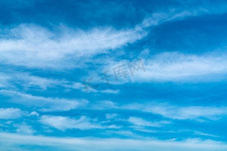 美丽的蓝天和白云抽象背景。