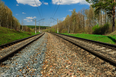 铁路钢轨摄影照片_铁路走向地平线