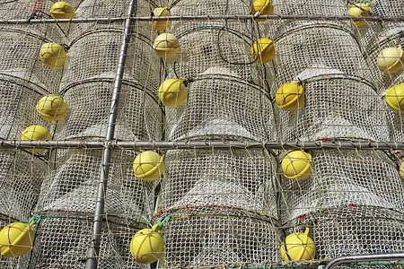 港口堆放的捕捞海鲜的笼子
