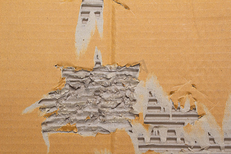 纸盒纹理摄影照片_撕破的瓦楞纸棕色纸板抽象背景、用于设计艺术作品的回收纸盒的纹理。