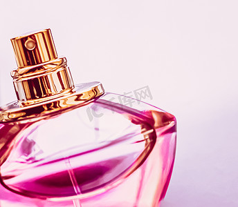 女士香水、粉色古龙水瓶作为复古香水、香水作为节日礼物、奢华香水品牌礼物
