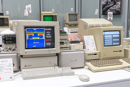 原电脑摄影照片_俄罗斯莫斯科-2018 年 6 月 11 日：俄罗斯莫斯科博物馆的旧原苹果 Mac 电脑