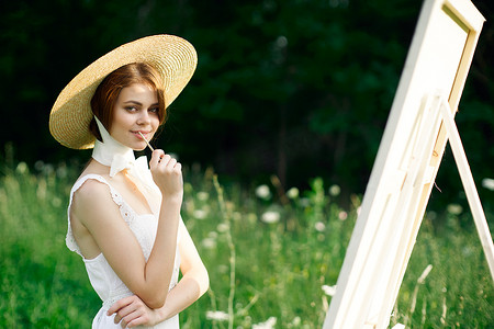 穿白裙的女人艺术家爱好自然景观