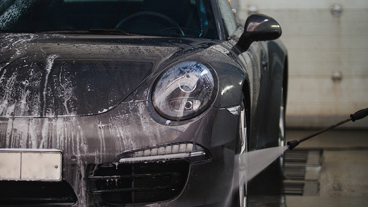 肥皂水洗手摄影照片_在肥皂水里洗豪车——长焦