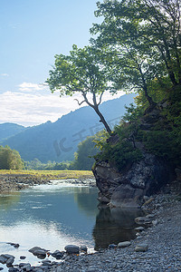 清晨大山摄影照片_清晨的山河