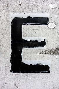 遇险状态排版中的书面文字发现字母 E