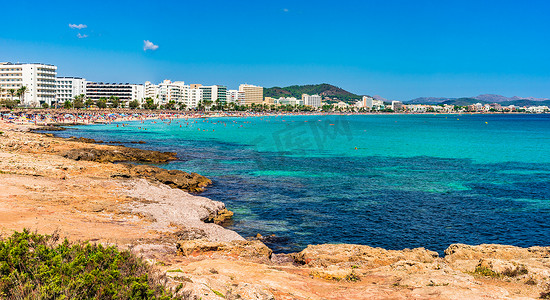 海边酒店摄影照片_西班牙地中海马略卡岛卡拉米洛海滩海边