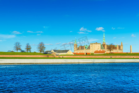 赫尔辛格 — 2018 年 10 月，丹麦：著名的克伦堡城堡也被称为埃尔西诺。