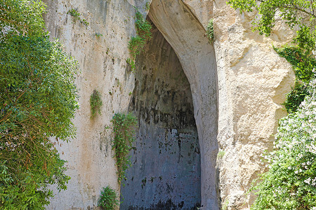 石灰岩洞穴狄奥尼修斯之耳（Orecchio di Dionisio）是一个内部具有声学效果的洞穴，锡拉丘兹（Siracusa），意大利西西里岛