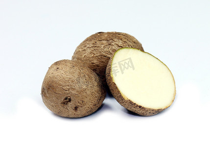 薯蓣，Mun-Neb（泰语），新鲜薯蓣，白色背景上孤立的薯蓣板条根，风疹摄影