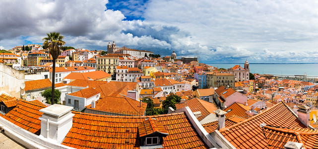 葡萄牙里斯本阿尔法玛区的城市天际线。