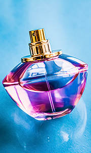 香水瓶有光泽的背景、甜美的花香、迷人的香水和香水作为节日礼物和豪华美容化妆品品牌设计
