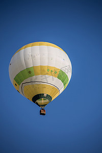 蒙古摄影照片_起飞前的热气球