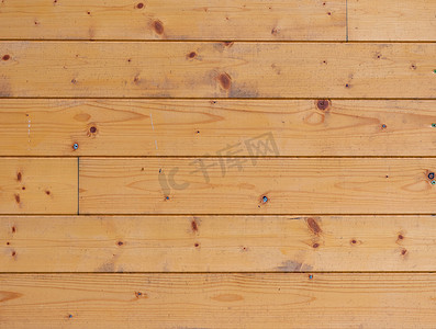 客舱墙壁上的正宗木板，云杉木的质地