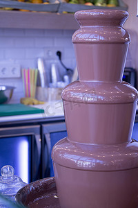 厨房里的巧克力喷泉