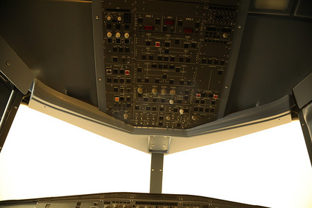 金属导弹摄影照片_用于培训飞行员的飞行模拟器