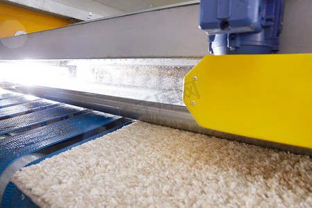 干洗摄影照片_用于地毯清洗和干洗的自动机器和设备