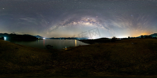 银河照片摄影照片_全景VR360银河和乡村道路。 