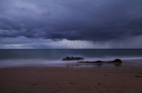 水晶湾海滩暴雨