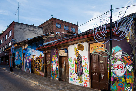 彩色涂鸦墙摄影照片_哥伦比亚波哥大的彩色艺术涂鸦墙。