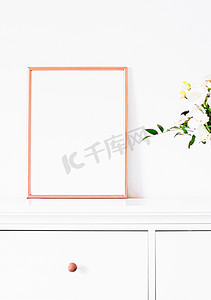 白色家具上的玫瑰金框、豪华家居装饰和模型设计、海报印刷和可印刷艺术、网上商店展示