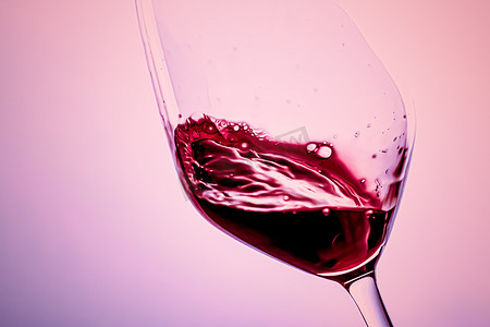 儿童天安门摄影照片_水晶玻璃中的优质红酒、酒精饮料和豪华开胃酒、酿酒和葡萄栽培产品