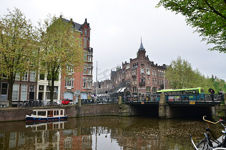 荷兰阿姆斯特丹 — 2015年5月16日：阿姆斯特丹Westermarkt区的人们