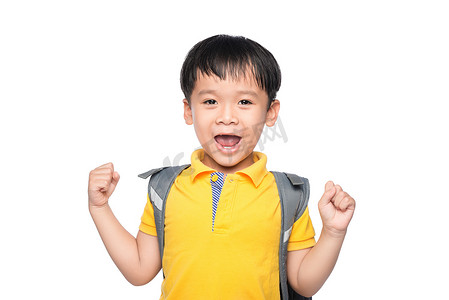 上学可爱摄影照片_年轻的亚洲男孩微笑手势双手准备上学