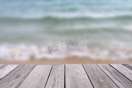 海洋模糊摄影照片_海背景模糊的旧木板。