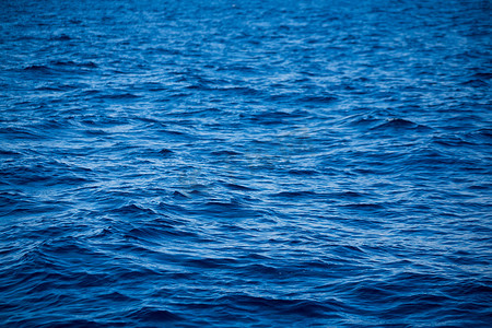 不平静的大海摄影照片_海景